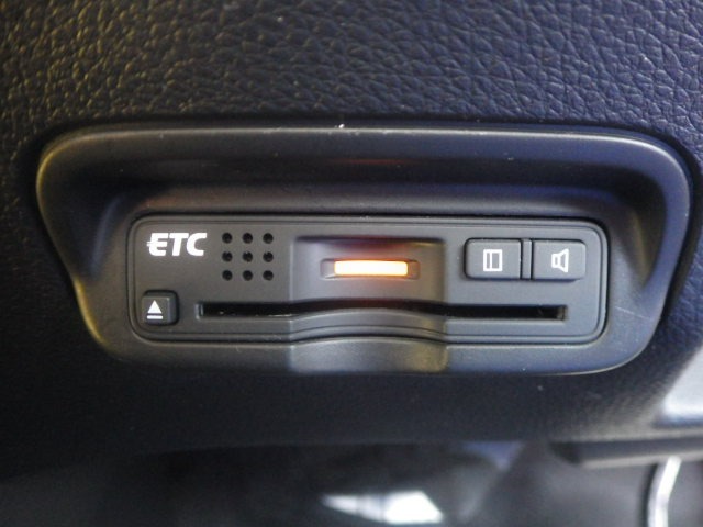 【ETC】便利なETC車載器も装備！高速道路の料金所もスムーズに通過できます。今や必須の装備ですね！お客様用にセットアップをしてのお渡しとなります！