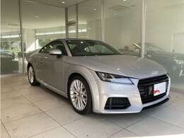 《Audi認定中古車》ならではのクオリティ、高度な訓練・教育を受けたAudi専門のメカニックがご納車前に100項目にも及ぶ精密な点検を行います。