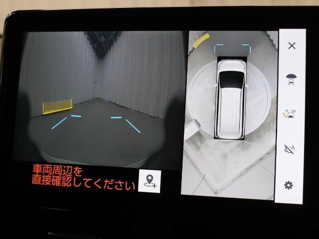 車両周辺を真上から見たような広範囲の映像を表示し、安全運転をサポートする「パノラミックビューモニター(床下透過表示機能付)」を装備しています。