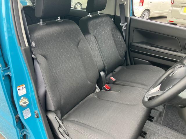 【フロントシート】高めのヒップポイントで見晴らしが良く、運転もしやすいですよ◎運転席アームレストがついているので長距離運転時の疲労軽減になりますよ◎