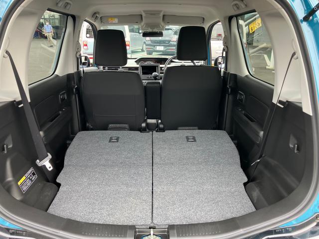 【荷室】リヤシート肩部のレバーで荷室側から簡単に前倒しが可能です☆両席倒すと大きなラゲッジスペースに大変身！