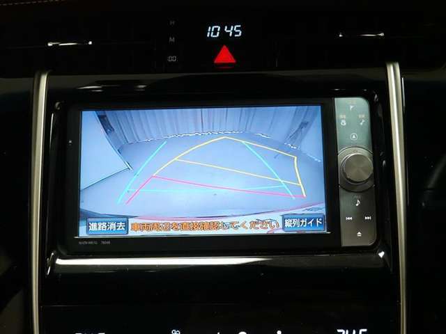 ステアリングと連動したガイド機能付きバックカメラを装備しております。