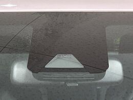 【トヨタセーフティセンス】走行中に前方の車両等を認識し、衝突しそうな時は警報とブレーキで衝突回避と被害軽減をアシスト。より安全にドライブをお楽しみいただけます。