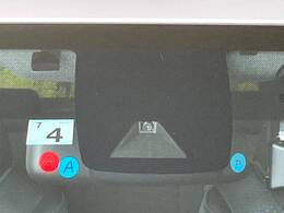 【トヨタセーフティセンス】走行中に前方の車両等を認識し、衝突しそうな時は警報とブレーキで衝突回避と被害軽減をアシスト。より安全にドライブをお楽しみいただけます。