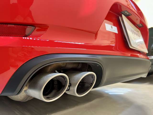 PDKではなくMTモデルを迷いなく選べるポルシェ乗りはこの991購入後の満足感120％をお約束します！マニュアルが欲しいと思う方にはこのカレラの味わいやシフトチェンジの感触が肌に合うのは間違いない◎◎