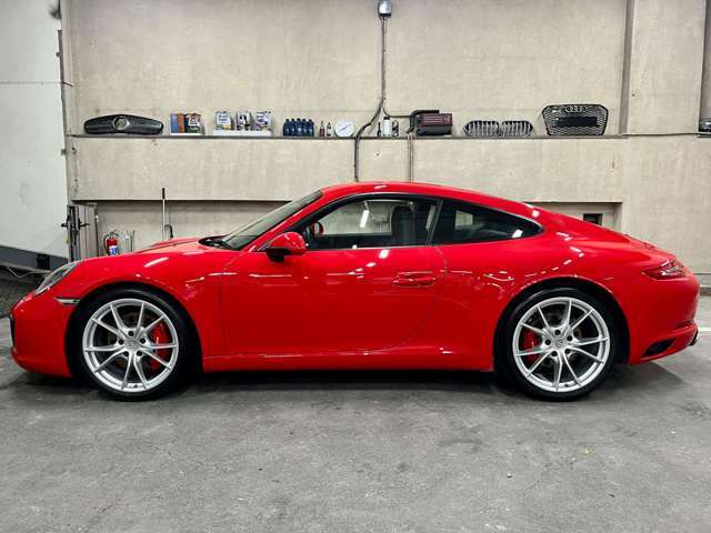 991カレラは量産車初となる7速MTを新採用し1998年の水冷化後シリーズとして最大のモデルチェンジとなっている！この個体はその希少な7MTを搭載した車両でオプションの内容も要所を押さえ距離も少ない◎