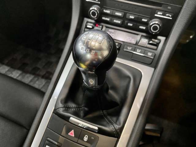 「911」の名を冠して半世紀以上の時を刻む7世代目「タイプ991」！この個体は2015年にマイナーチェンジした後期モデルでポルシェ通の間では「991-II」（キューキューイチ・ツー）と呼ばれている！！