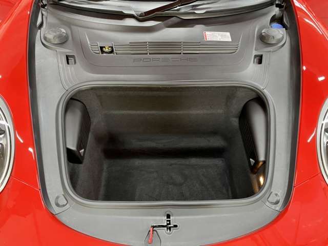 3000cc水平対向6気筒ツインターボEGを搭載した「911カレラS」の動力性能は0-100km/hが3.9秒でTOPスピード306km/hと公表！十分過ぎる性能でターボ化ながら自然吸気のような感覚◎