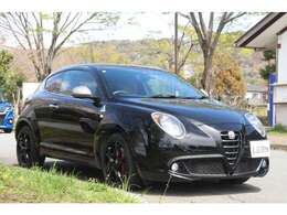 ミト クアドリフォリオ ヴェルデMiTo Quadrifoglio Verdeは2009年のフランクフルト モーターショーにおいて世界初公開されたMiToの高性能バージョンです。このモデルには新開発されたシステムが多く採用されている