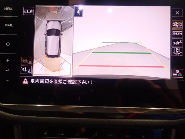 アラウンドビュー用カメラ、前後左右のカメラで真上から見た様な映像を映し出します。