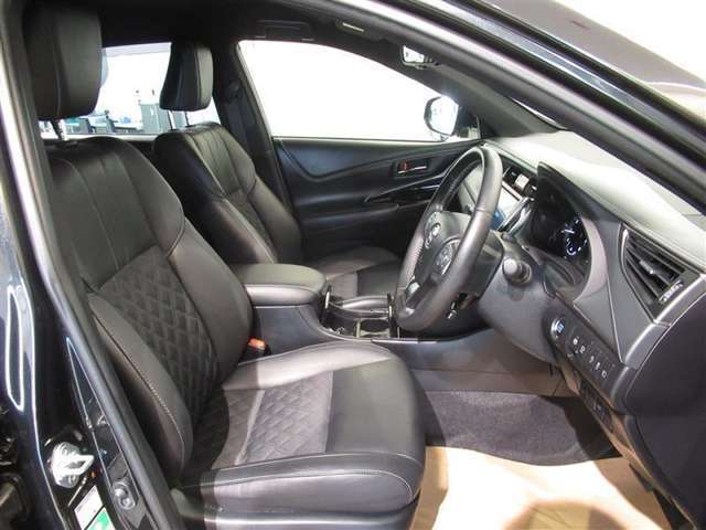 気になる汚れは「まるまるクリン」で解消！ 当社の中古車はシートを外して隅々までキレイにクリーニングしてあります。
