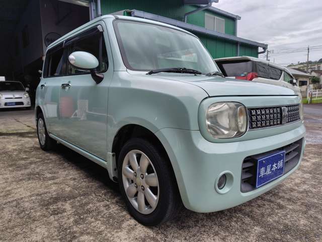 外装のキズ、ヘコミは中古車ですのでそれなりにございますが目立つキズ、ヘコミは当店負担にて塗装してお渡し致します。小さなキズ、ヘコミ、経年劣化はそのままのお渡しになりますことご了承ください。
