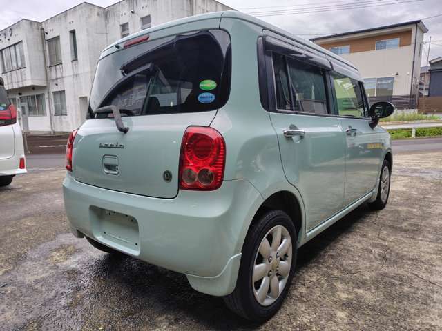 展示車両は全車、支払総額を記載しておりますのでご安心ください。納車の際はご来店の上お渡しとなします。ご自宅までの配送や希望ナンバーなどは含まれません事ご了承ください。
