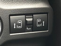 【両側パワースライドドア】スマートキーや運転席のスイッチで後席両側スライドドアの開閉が可能♪電動だから力を入れてドアを開ける必要が無く、小さなお子様でも簡単に開け閉めでき快適です♪