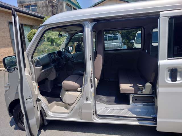 広々とした車内です。
