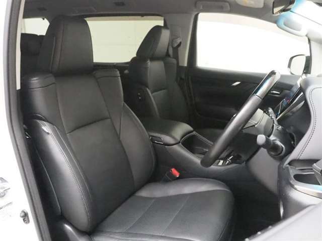 見通しのよいすっきりとした視界で、誰でも運転しやすいです。運転のしやすさは疲れにくさにも繋がりますよ♪