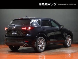 【CX-5】上質感と精悍さを兼ね備え、ワイド感を強調した意匠。オールラウンドな機能美と品格、洗練されたデザイン。