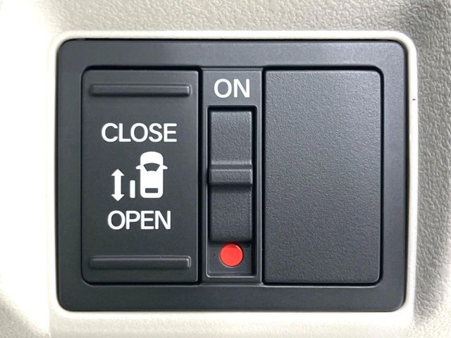 【パワースライドドア】スマートキーや運転席のスイッチでスライドドアの開閉が可能♪電動だから力を入れてドアを開ける必要が無く、小さいお子様でも、重い荷物を持っている時もラクに開け閉めできます♪