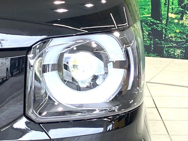 【LEDヘッドライト】悪天候や夜間走行時も良好な視界を確保し安心して運転できる高輝度LEDヘッドライトを装備！点灯速度が早く、消費電力も抑えられています。