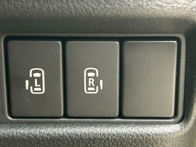 【両側電動スライドドア】運転席よりボタンひとつで開閉可能なスライドドアです。雨の日のお迎えの時など役立ちますね。
