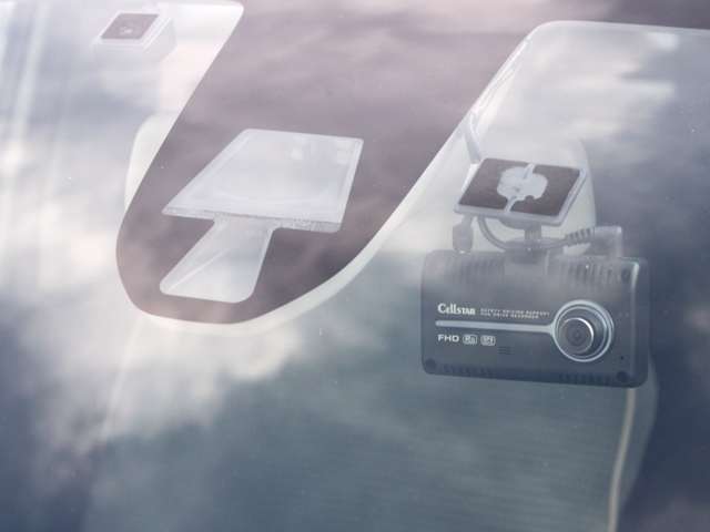 万が一のときも安心の前後ドライブレコーダー