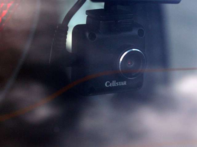 万が一のときも安心の前後ドライブレコーダー