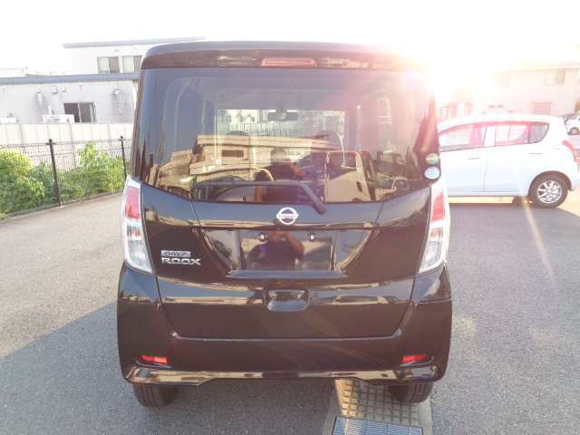 自社の認証整備工場も併設していますので、最短で当日納車も可能な車両もございます。