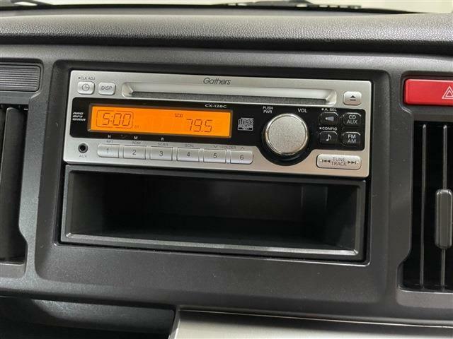 オーディオも付いていますので運転中もラジオやCDを聞くことができます！