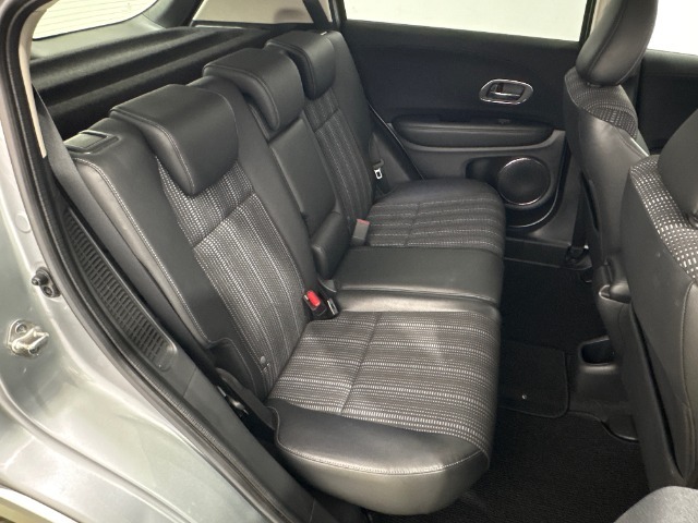 後部座席の画像です。是非実際に座ってみて下さい。