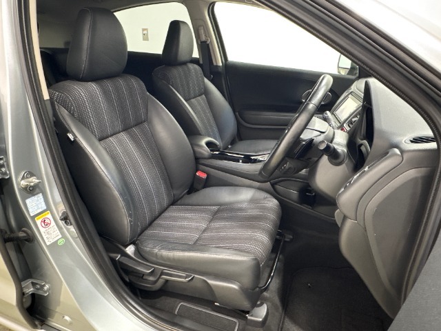 前席の画像です。是非運転席に座っていただき視界等をご確認ください。