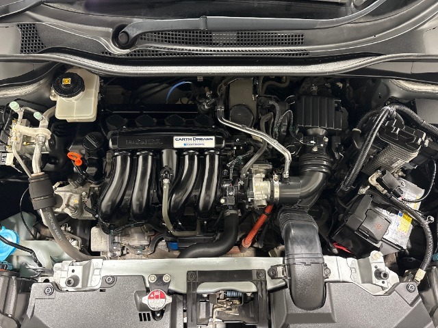 エンジンルームの画像です。クリーニング専門スタッフが見事にキレイにしてくれます！