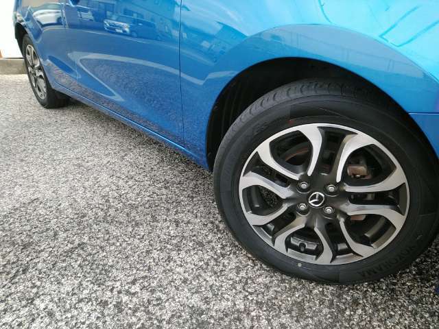 お好みのデザインのアルミホイールや、新品タイヤ、スタッドレスタイヤなどご希望の方はお知らせ下さい。車種に合わせたサイズをお調べしてご提案させて頂きます。