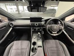 見通しの良いコックピットは普段のドライブに最適。運転しやすいお車となります。