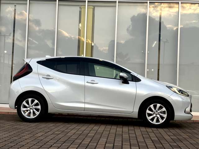 コーティングを施工させて頂きますと、ボディー全面を機械で磨く為小傷が消える、又は薄くなり、大変きれいになります。お車のお手入れも水洗いのみで良く、ワックスがけも不要です。是非ともご検討くださいませ。