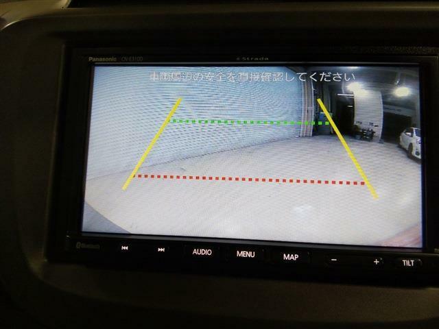 シフトをRに入れるとバックカメラの映像が映し出され、安全に後退することができます！現車確認の場合事前連絡頂ければ幸いです。