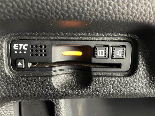 ◆【ETC】有料道路を利用する際に料金所で停止することなく通過できる、ETC車載器（ノンストップ自動料金収受システム機器）が装備されています。セットアップを行うことで利用可能になります。