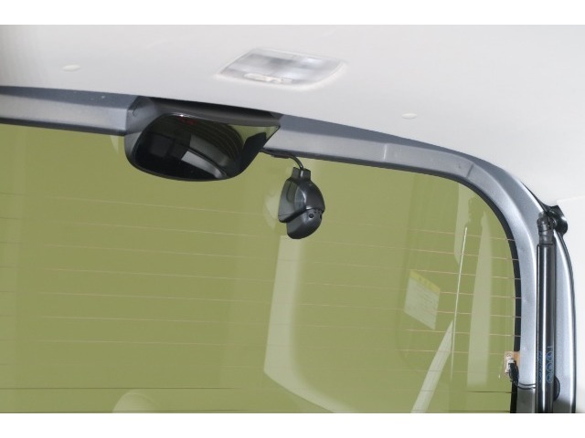 前後に『ドライブレコーダー』を装備♪動画を残すことで万が一の事態に遭遇した時の必須アイテムです！急ブレーキ・急ハンドルが起こった際、自動で記録が上書きされずに保存され、後でPC等で確認出来ます。