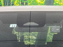 【トヨタセーフティセンス】走行中に前方の車両等を認識し、衝突しそうな時は警報とブレーキで衝突回避と被害軽減をアシスト。より安全にドライブをお楽しみいただけます。