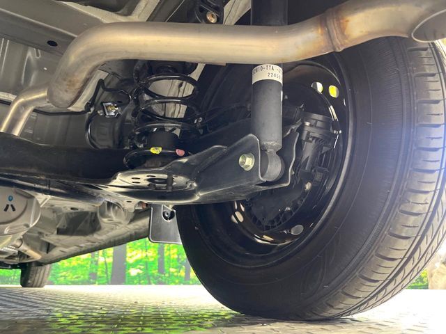お車を安心してお乗りいただく為には、足回りの定期点検が欠かせません。サービスサポート（有償保証）では無料点検もご提供しており、安心のカーライフをお過ごしいただけるサポート体制が整っています。