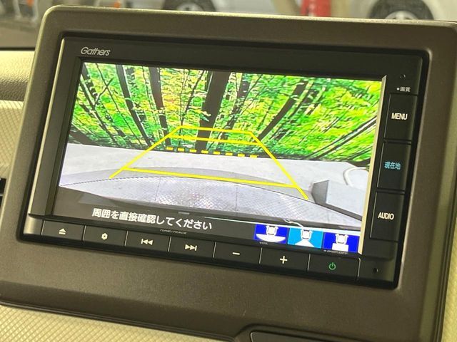 【バックカメラ】駐車時に後方がリアルタイム映像で確認できます。大型商業施設や立体駐車場での駐車時や、夜間のバック時に大活躍！運転スキルに関わらず、今や必須となった装備のひとつです！