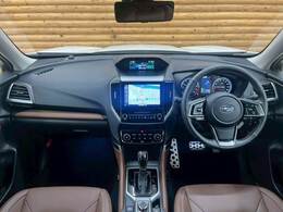 アイポイントも高く見渡しの良い視界を確保しています。長距離のドライブでも疲れにくく快適に運転できます。