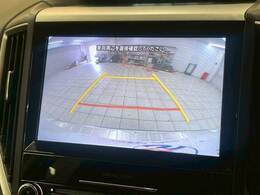 【カラーバックモニター】を装備しております。リアの映像がカラーで映し出されますので日々の駐車も安心安全です。