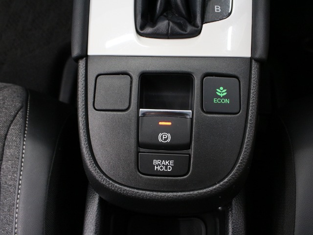 【電子制御パーキング+ブレーキホールド】便利なスイッチ式のサイドブレーキ！停車中にブレーキペダルを踏み続けなくても自動的にブレーキを保持する機能も搭載♪