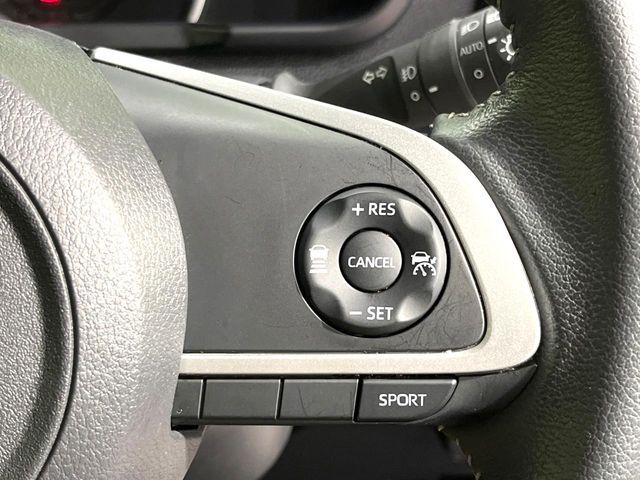 【レーダークルーズコントロール】高速道路での長距離走行が楽に！！自動で速度を保つクルーズコントロールが、衝突軽減システムと連携し、前方の車両を感知して車間を保つように速度調節してくれます！！