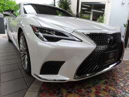 今まさに新車をご検討中の方にお勧めできる1台です。また中古車市場でLSをお探しで、なかなか見つけられず、いつも踏ん切りがつかない方にも、新型改良Newモデルならば、あなたの満足感は充たされることでしょう。
