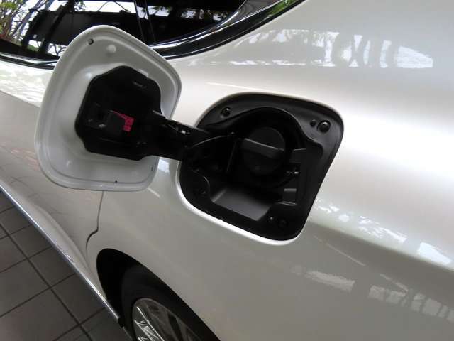 ■ガソリン燃料給油口（無鉛プレミアム ハイオクガソリン仕様）