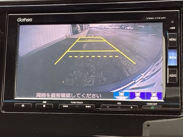 3ビュー切り替えやガイド線表示のバックカメラで、バックでの車庫入れも安心です。