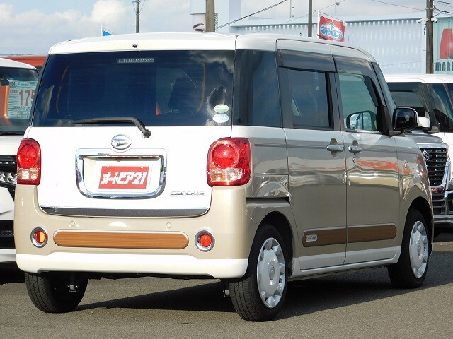 弊社は自動車（新車・中古車)の販売だけではなく、自社整備工場1カ所、鈑金工場2カ所を所有しております。