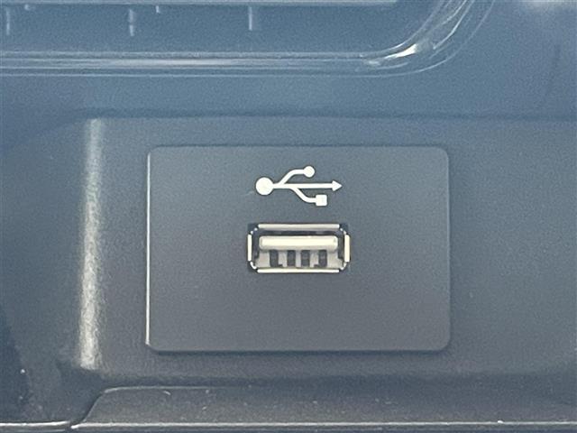 【USB端子】USB接続もついていますので携帯などの電子機器の充電にも使えて便利です♪