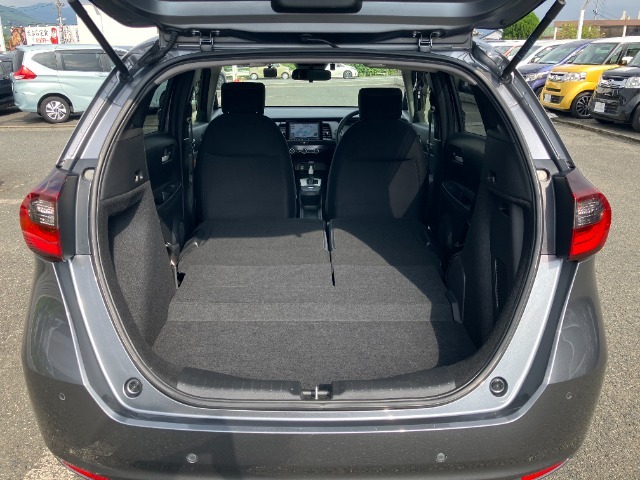 分割可倒式リアシートでお好みにアレンジ♪